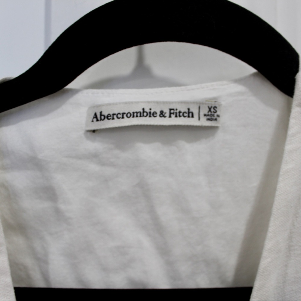 Abercrombie & Fitch Linen Cropped White Ruffle Tie-Front Top | XSmall - Picture 3 of 3